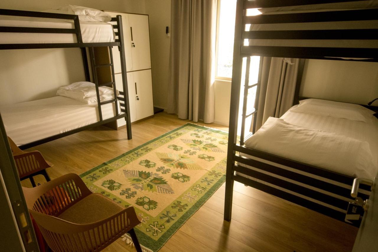 Vanilla Sky Boutique Hostel Тирана Экстерьер фото